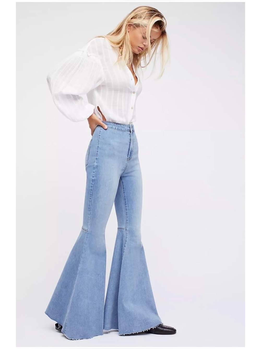 Free People We The Free Women’s Sz 27 Flare Jeans Just Float On Stretch Denim